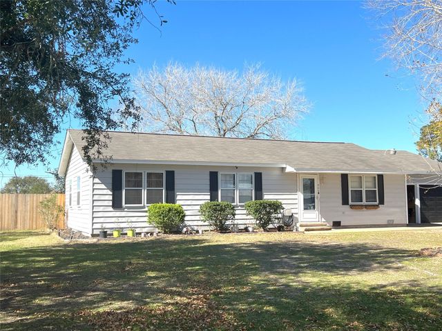 504 Henson Street, El Campo, TX 77437