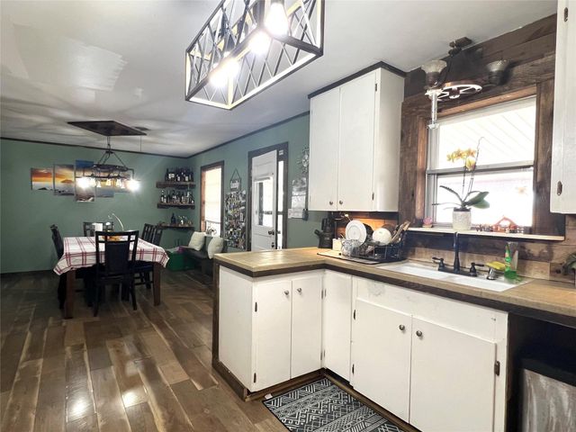 504 Henson Street, El Campo, TX 77437