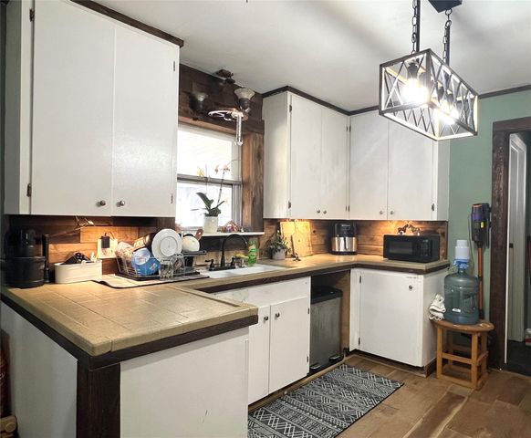 504 Henson Street, El Campo, TX 77437