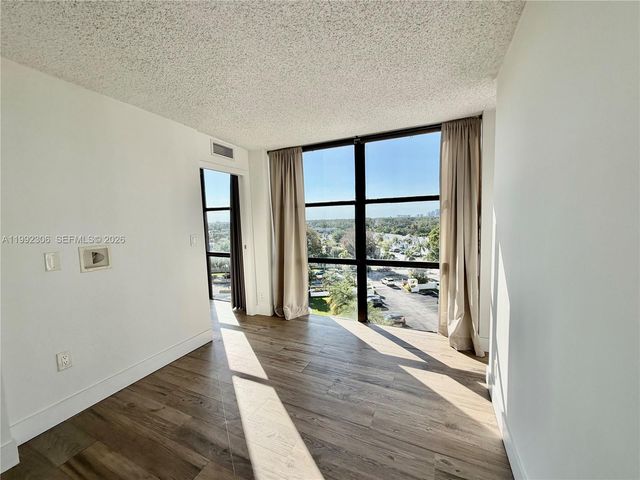 1000 Parkview Dr 723, Hallandale Beach, FL 33009