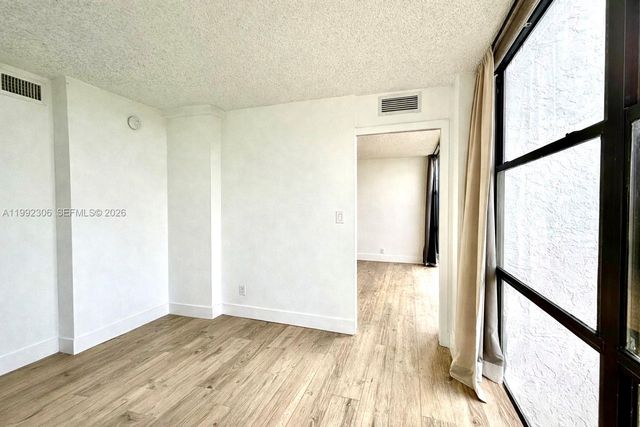 1000 Parkview Dr 723, Hallandale Beach, FL 33009