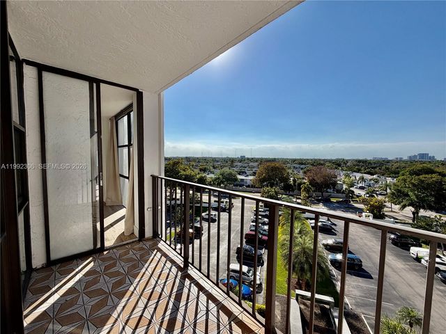 1000 Parkview Dr 723, Hallandale Beach, FL 33009