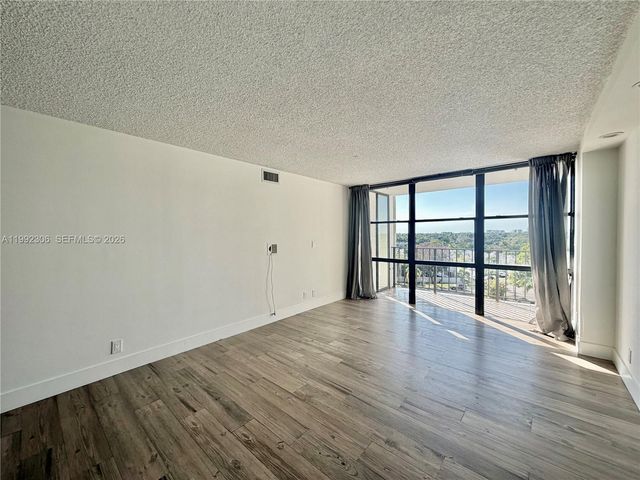 1000 Parkview Dr 723, Hallandale Beach, FL 33009