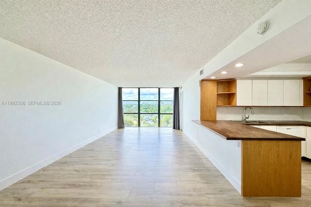 1000 Parkview Dr 723, Hallandale Beach, FL 33009