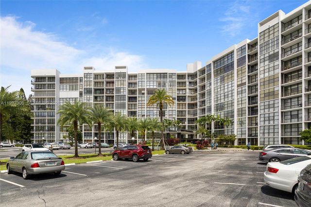1000 Parkview Dr 723, Hallandale Beach, FL 33009