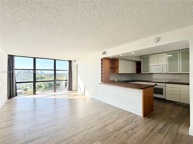 1000 Parkview Dr 723, Hallandale Beach, FL 33009