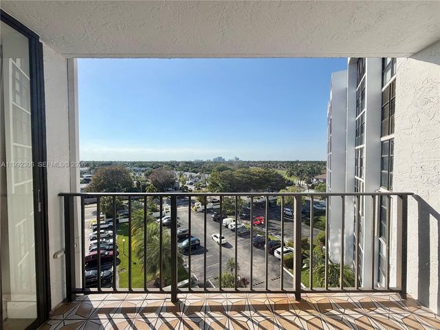 1000 Parkview Dr 723, Hallandale Beach, FL 33009