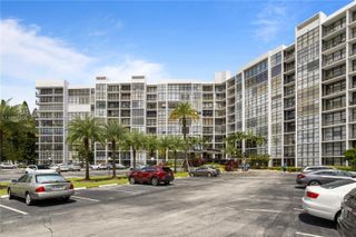 1000 Parkview Dr 723, Hallandale Beach, FL 33009