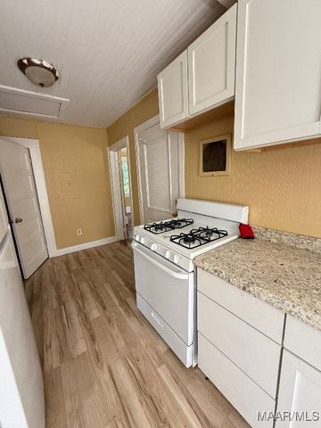 1605 WEST Street, Montgomery, AL 36106