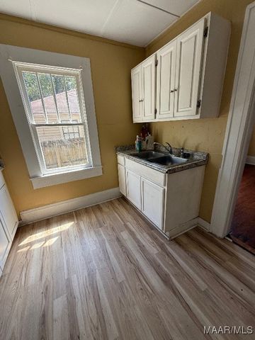 1605 WEST Street, Montgomery, AL 36106