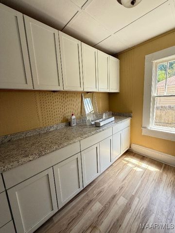 1605 WEST Street, Montgomery, AL 36106