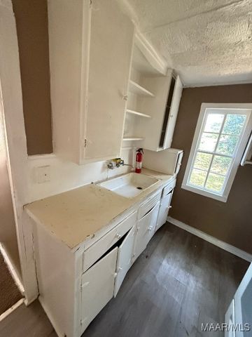 1605 WEST Street, Montgomery, AL 36106