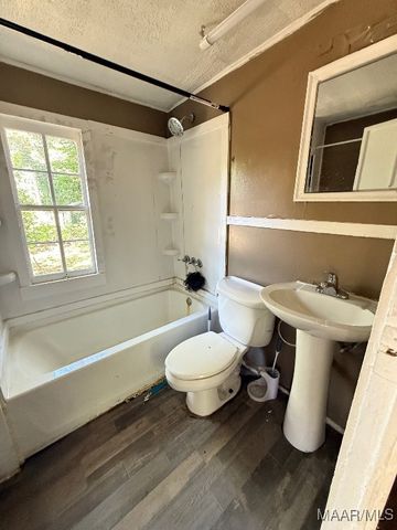 1605 WEST Street, Montgomery, AL 36106