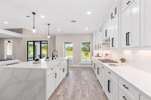 19123 Grandview Point, Montgomery, TX 77356