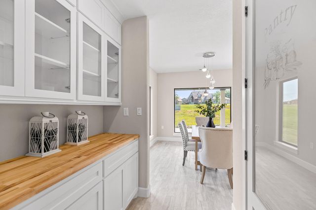 19123 Grandview Point, Montgomery, TX 77356