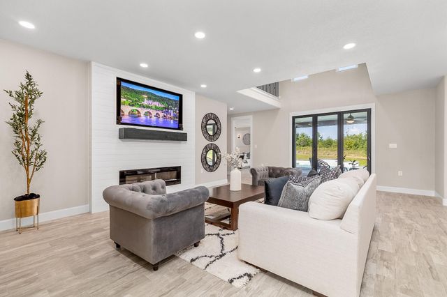 19123 Grandview Point, Montgomery, TX 77356