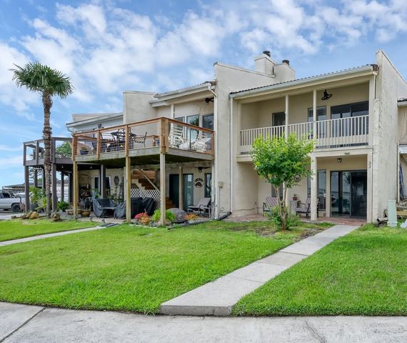 33 Regency Point, Conroe, TX 77356