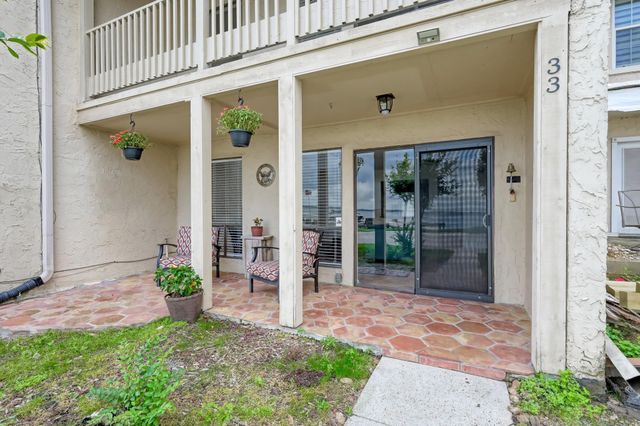 33 Regency Point, Conroe, TX 77356