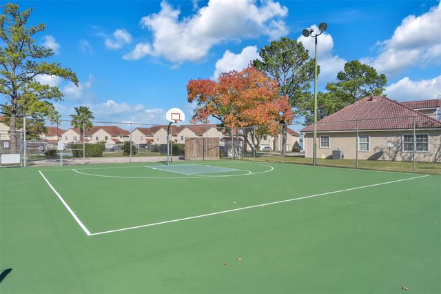 33 Regency Point, Conroe, TX 77356