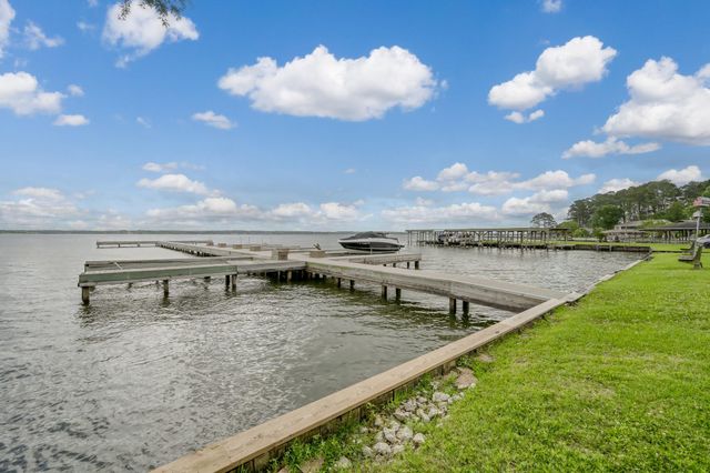33 Regency Point, Conroe, TX 77356