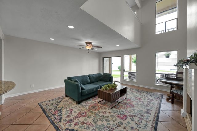 33 Regency Point, Conroe, TX 77356