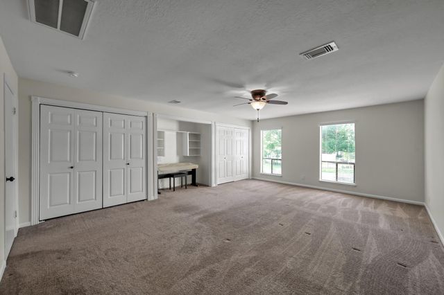 33 Regency Point, Conroe, TX 77356