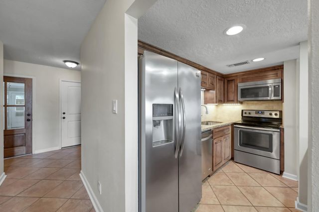 33 Regency Point, Conroe, TX 77356