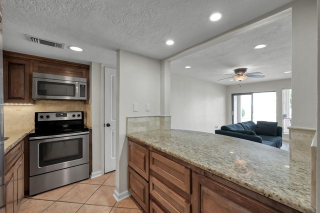 33 Regency Point, Conroe, TX 77356