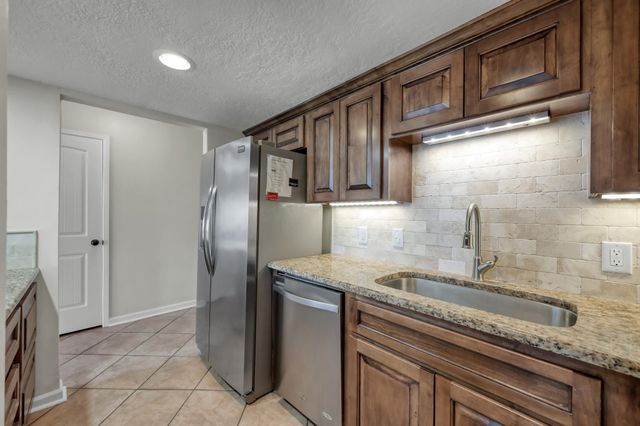 33 Regency Point, Conroe, TX 77356