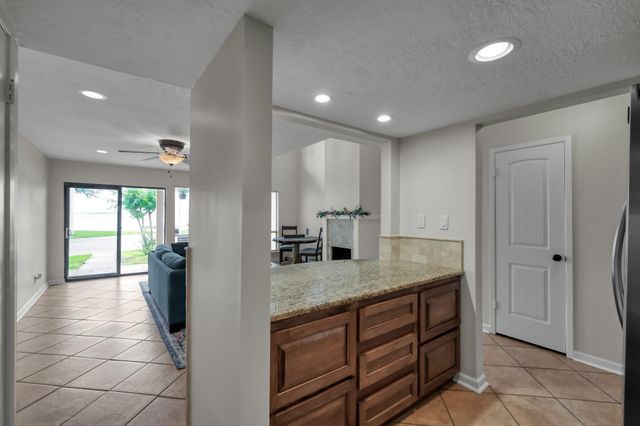 33 Regency Point, Conroe, TX 77356