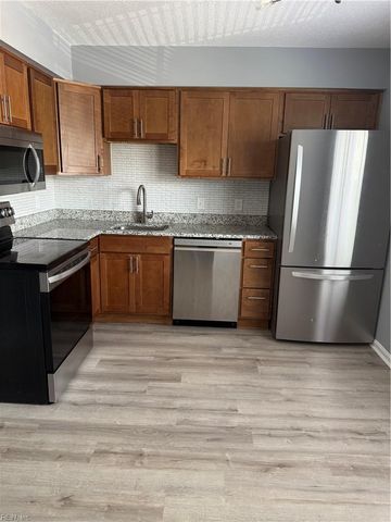 6020 Edgelake DR, Virginia Beach, VA 23464