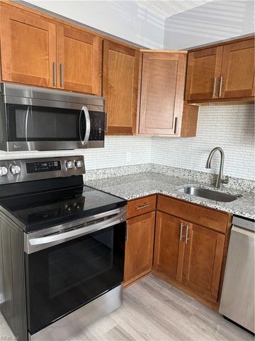 6020 Edgelake DR, Virginia Beach, VA 23464