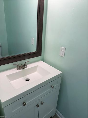 6020 Edgelake DR, Virginia Beach, VA 23464