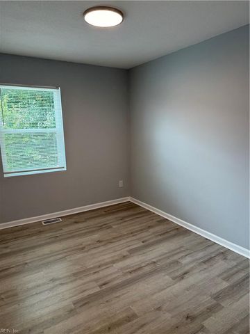 6020 Edgelake DR, Virginia Beach, VA 23464