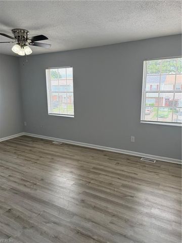 6020 Edgelake DR, Virginia Beach, VA 23464