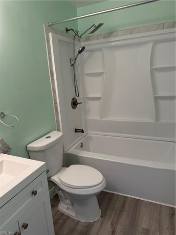 6020 Edgelake DR, Virginia Beach, VA 23464