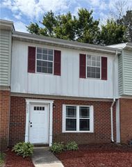 6020 Edgelake DR, Virginia Beach, VA 23464