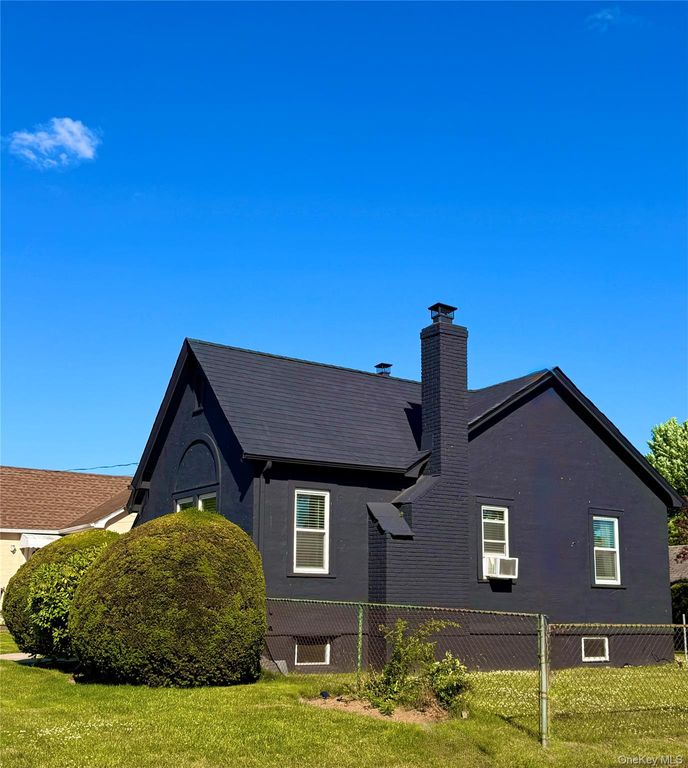 43 Elinor Place, Freeport, NY 11520 — photo 2