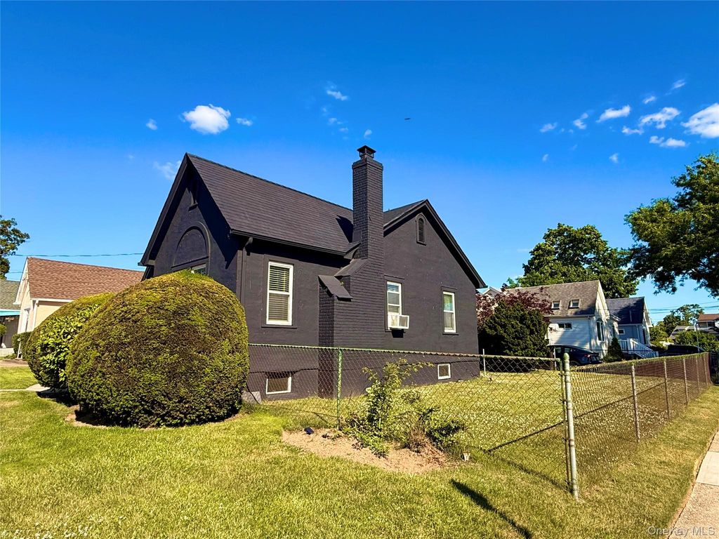 43 Elinor Place, Freeport, NY 11520 — photo 3