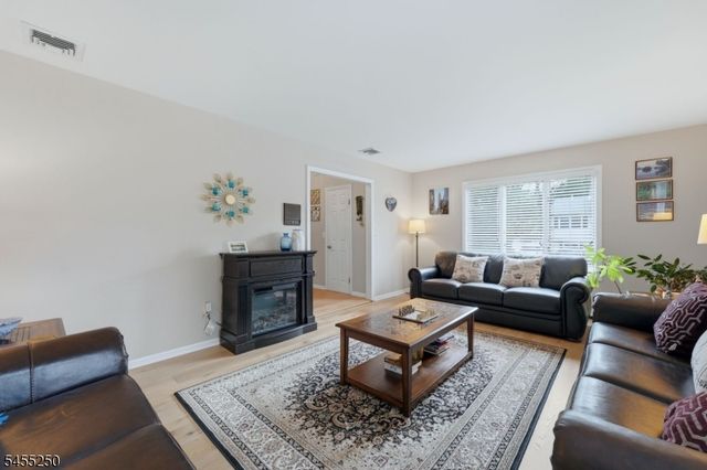 41 Florham Rd, Parsippany-troy Hills Twp., NJ 07054
