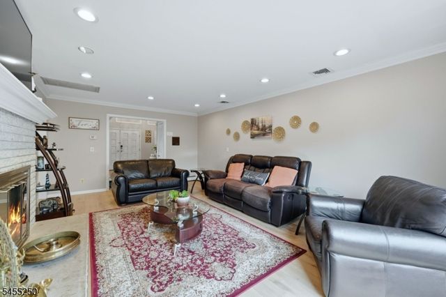 41 Florham Rd, Parsippany-troy Hills Twp., NJ 07054