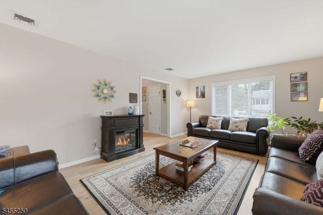 41 Florham Rd, Parsippany-troy Hills Twp., NJ 07054