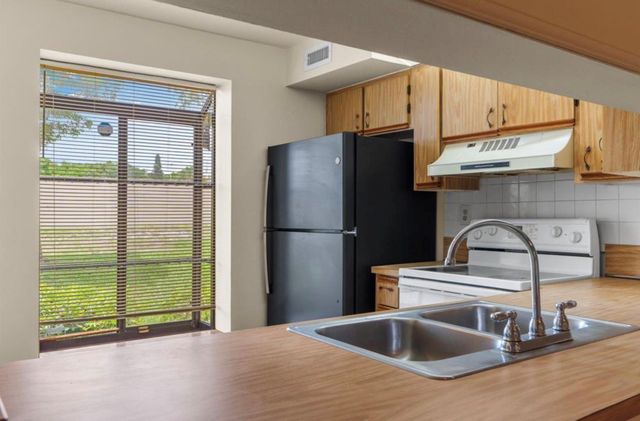 707 Gardens Drive 101, Pompano Beach, FL 33069