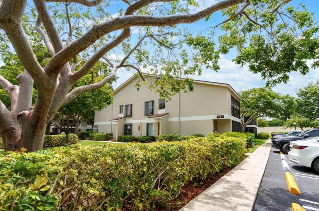 707 Gardens Drive 101, Pompano Beach, FL 33069
