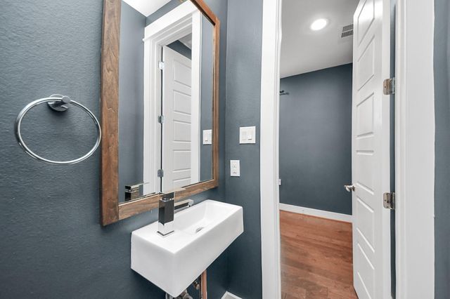 1411 Boswell Street, Houston, TX 77009
