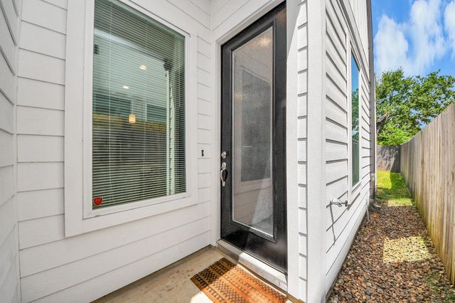 1411 Boswell Street, Houston, TX 77009