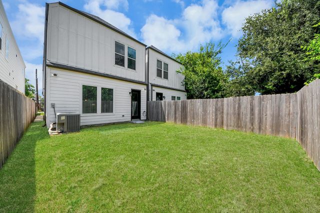 1411 Boswell Street, Houston, TX 77009