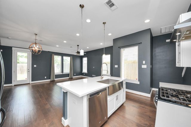 1411 Boswell Street, Houston, TX 77009