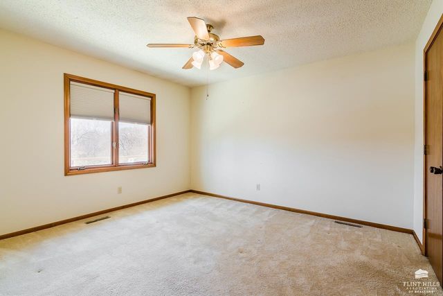 1615 Woodcrest, Manhattan, KS 66502