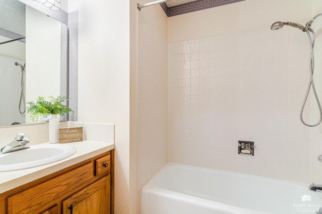1615 Woodcrest, Manhattan, KS 66502